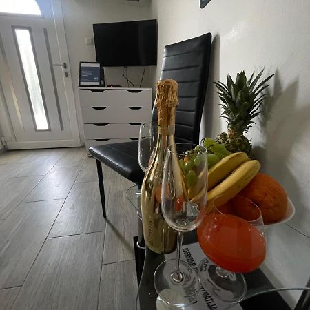 Apartment Matijas, 3 bedroom apt with terrace&PARKING Split Buitenkant foto