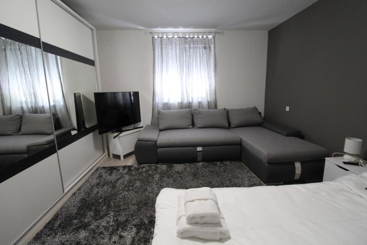 Apartment Matijas, 3 bedroom apt with terrace&PARKING Split Buitenkant foto