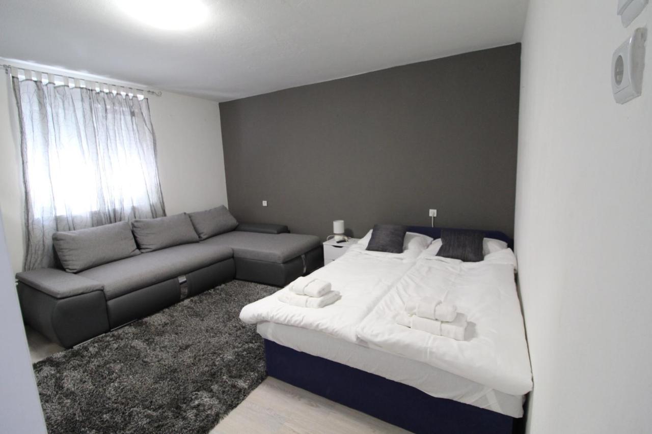 Apartment Matijas, 3 bedroom apt with terrace&PARKING Split Buitenkant foto