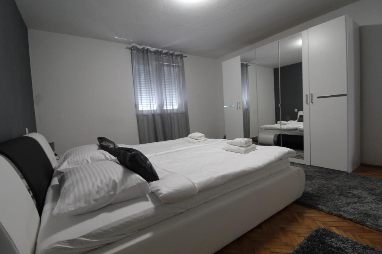 Apartment Matijas, 3 bedroom apt with terrace&PARKING Split Buitenkant foto