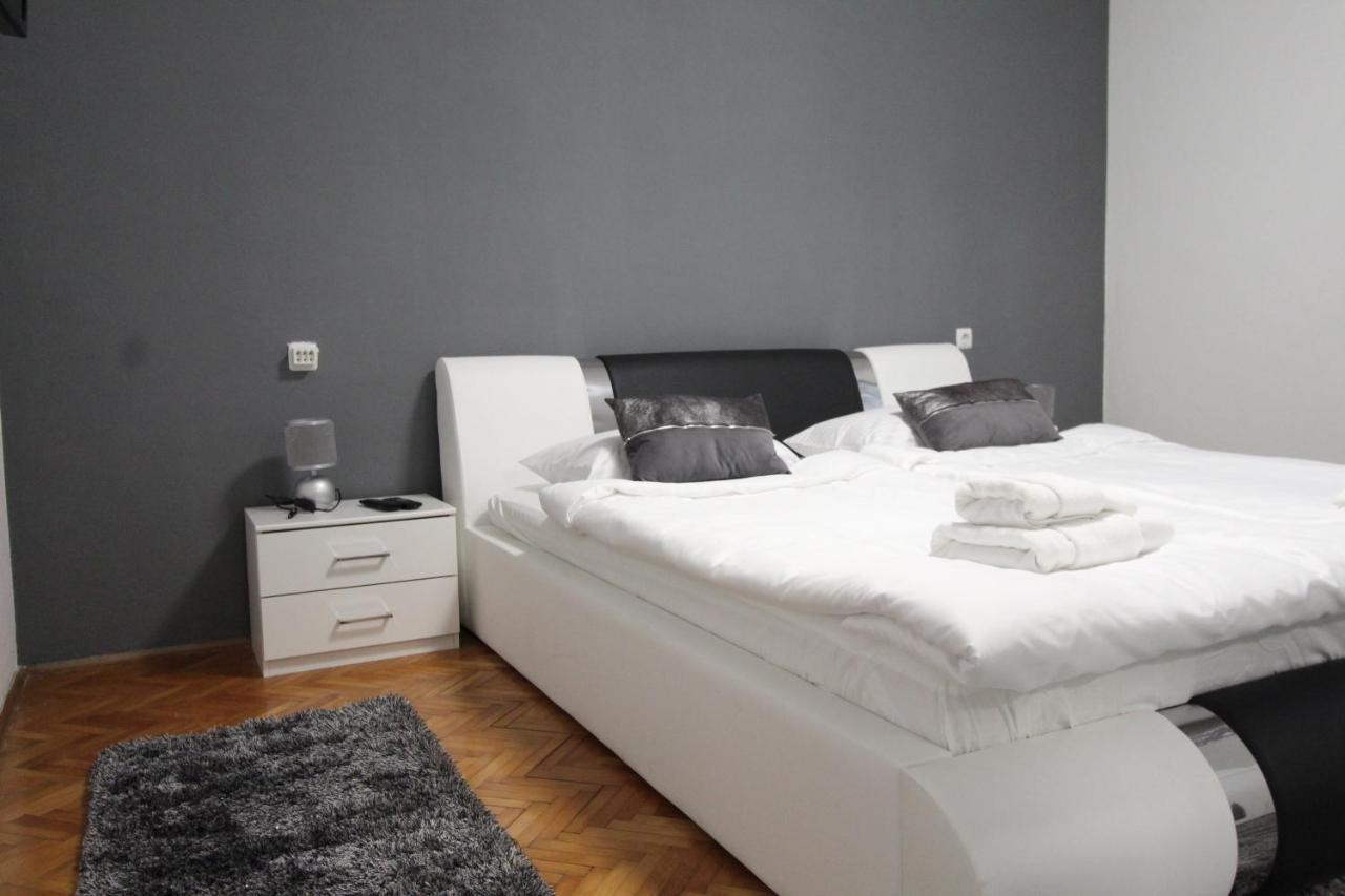 Apartment Matijas, 3 bedroom apt with terrace&PARKING Split Buitenkant foto